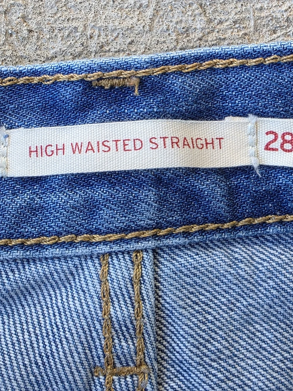 Levi’s High Waisted Straight Jeans Distressed W28